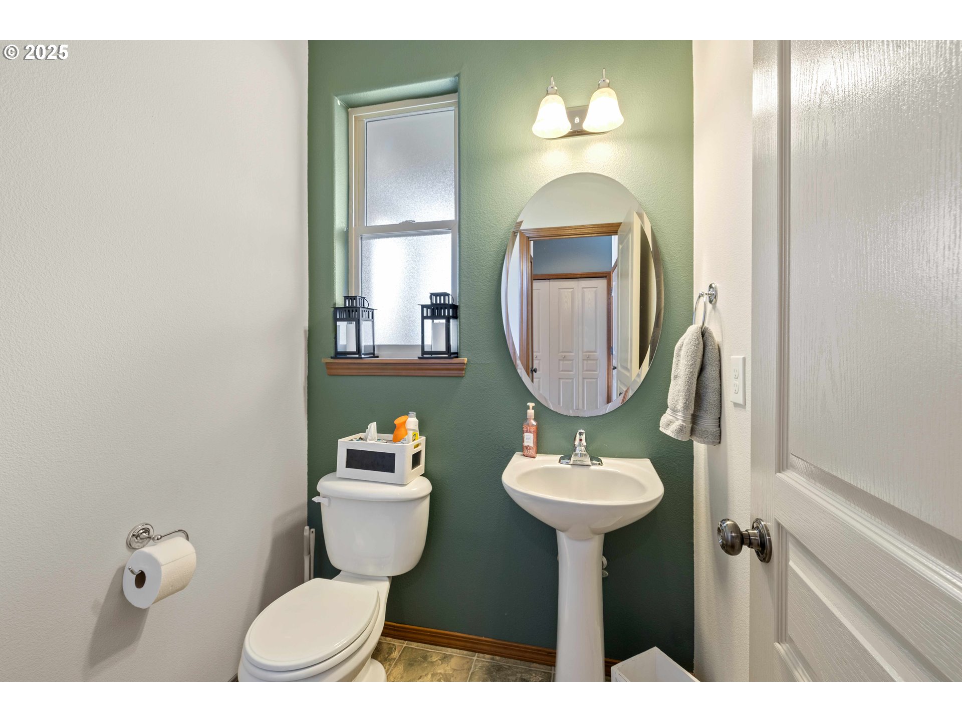 18465 Meadow Avenue Sandy, OR 97055 - Photo 17 of 43 a bathroom with a toilet sink and mirror