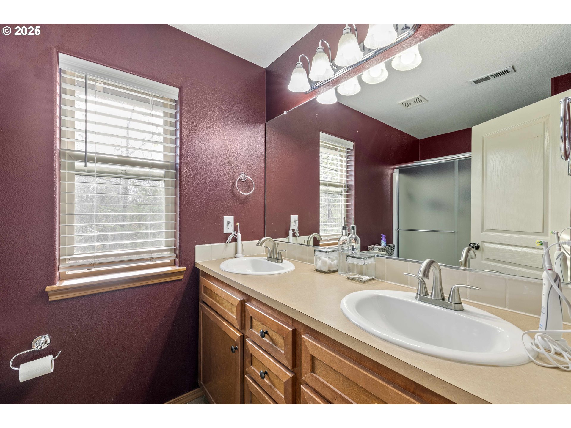 18465 Meadow Avenue Sandy, OR 97055 - Photo 22 of 43 a bathroom with a sink a vanity and a mirror
