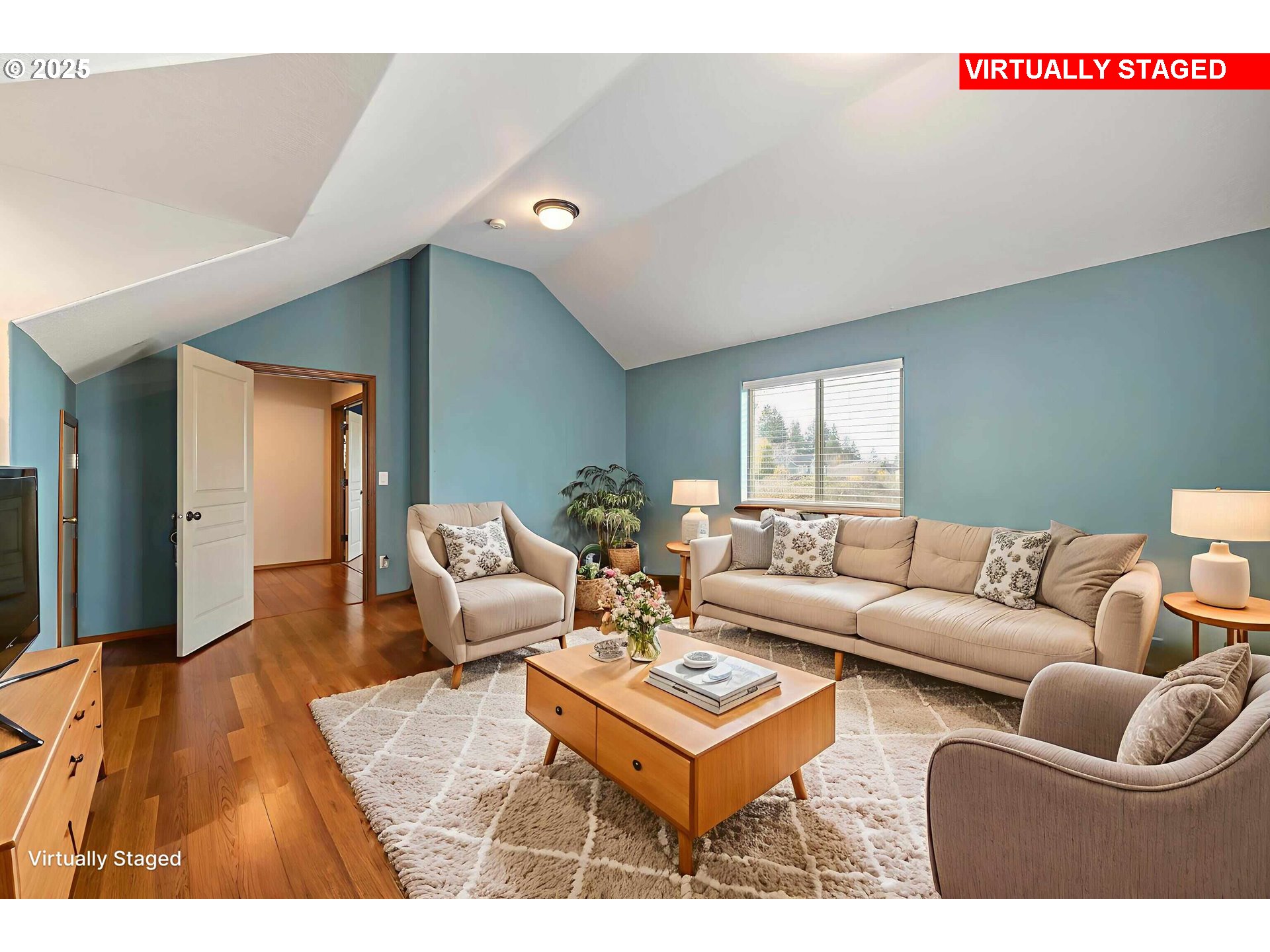 18465 Meadow Avenue Sandy, OR 97055 - Photo 27 of 43 a living room with furniture and a wooden floor