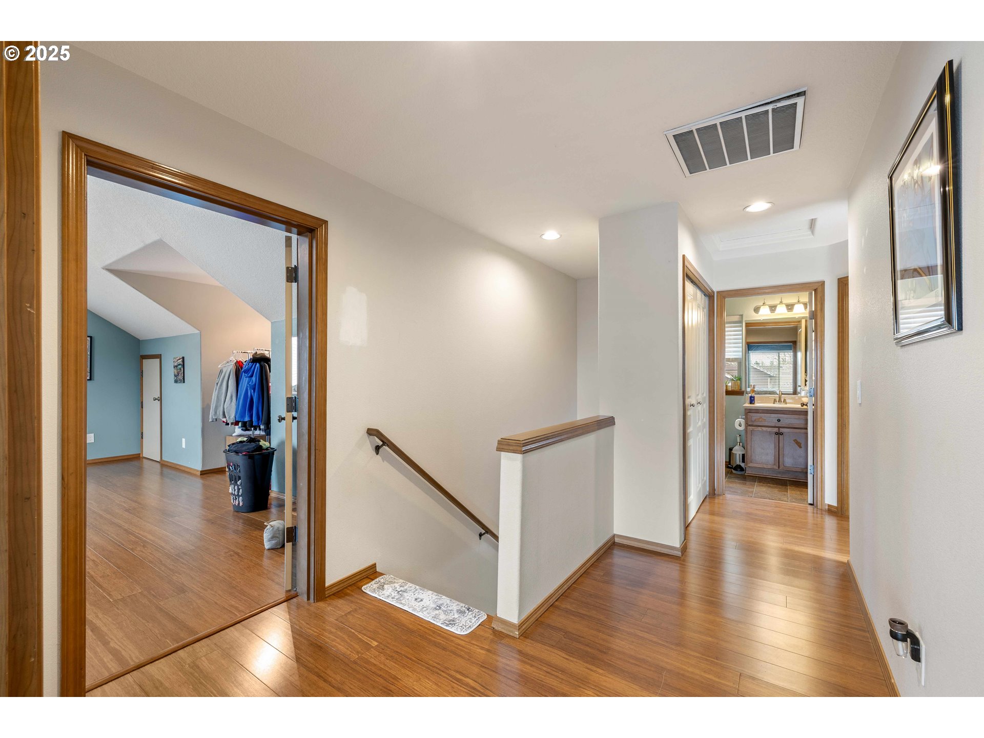 18465 Meadow Avenue Sandy, OR 97055 - Photo 30 of 43 a view of a living room