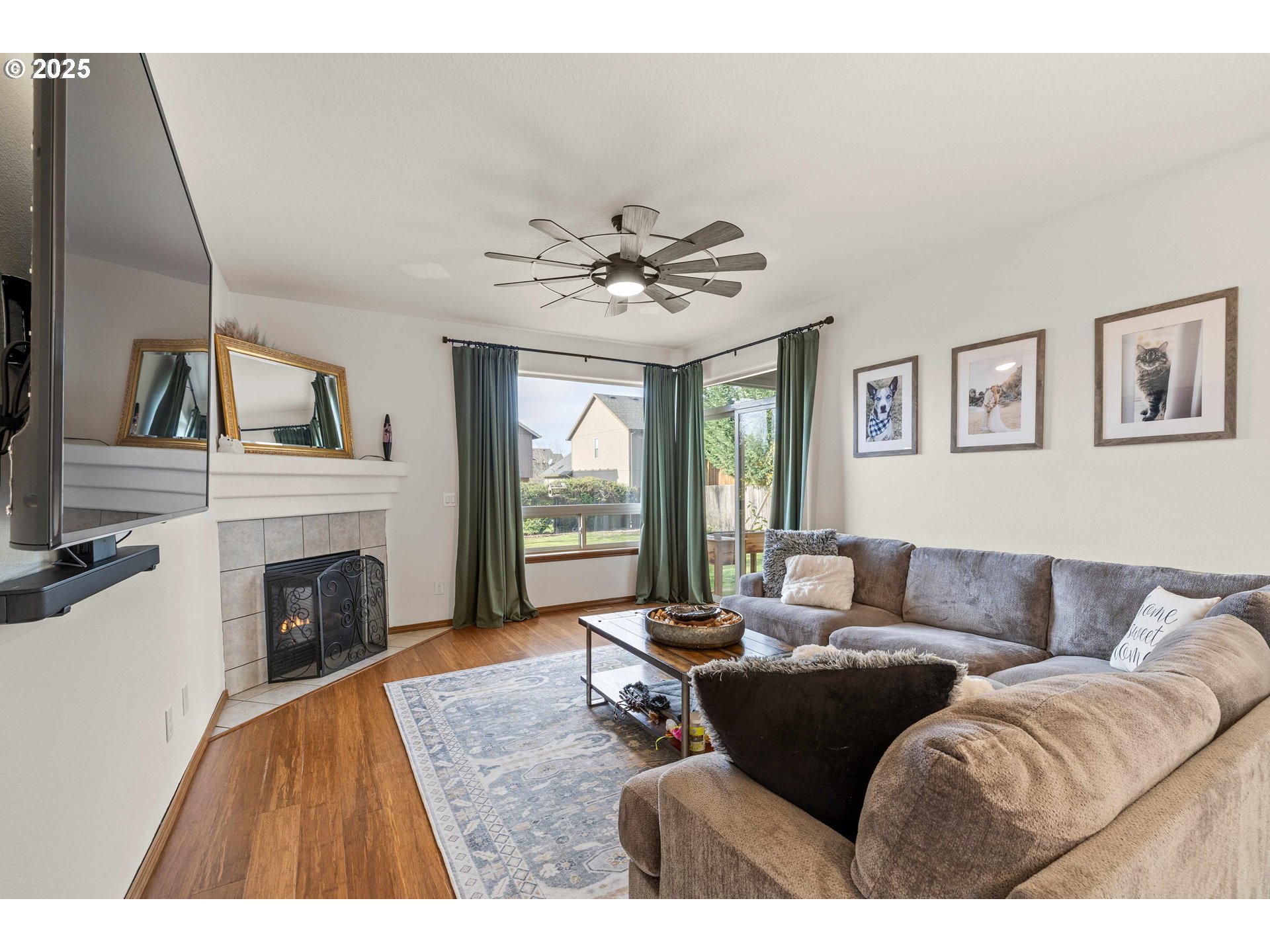 18465 Meadow Avenue Sandy, OR 97055 - Photo 7 of 43 a living room with furniture and a fireplace