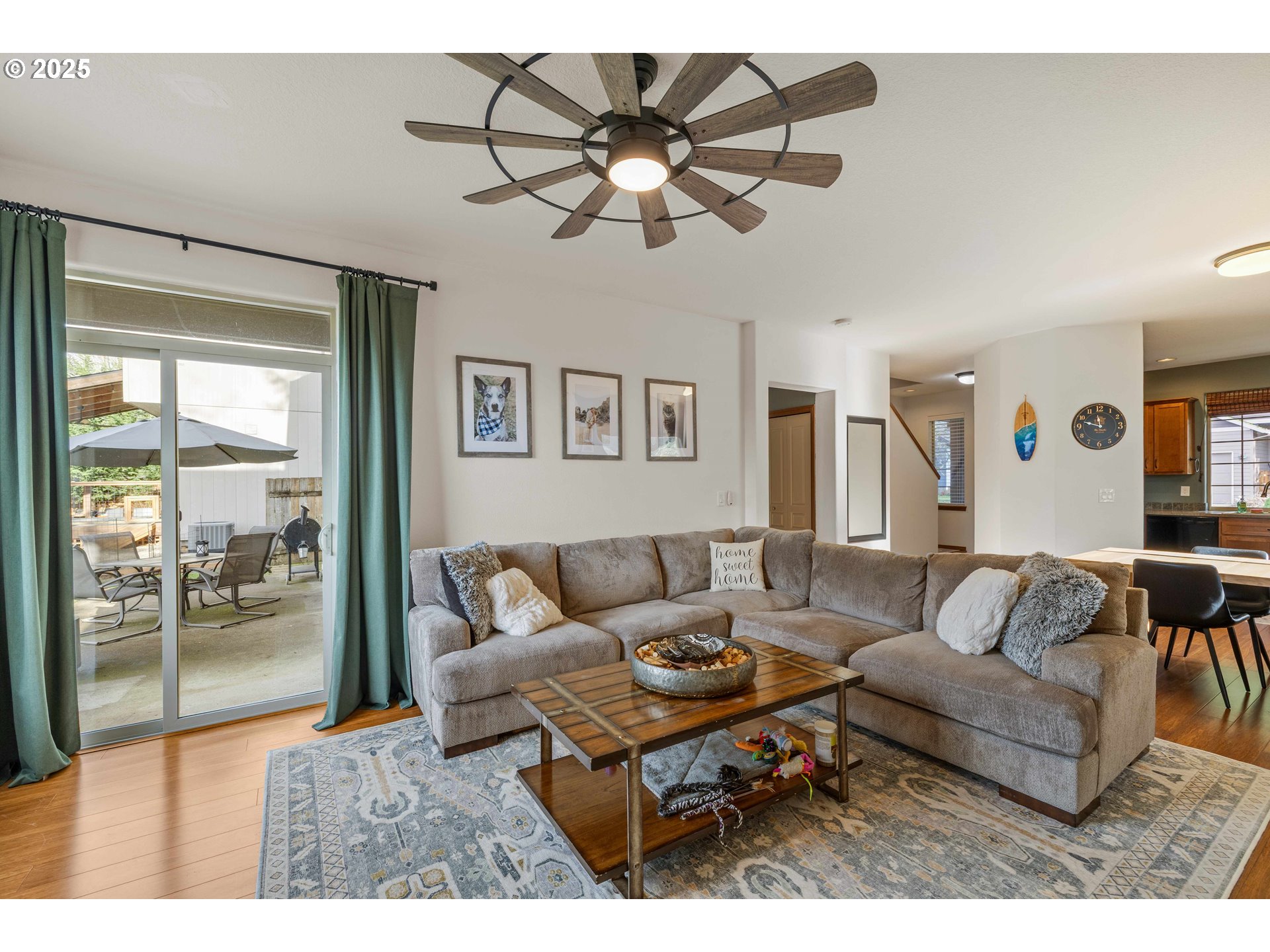 18465 Meadow Avenue Sandy, OR 97055 - Photo 8 of 43 a living room with furniture and a large window