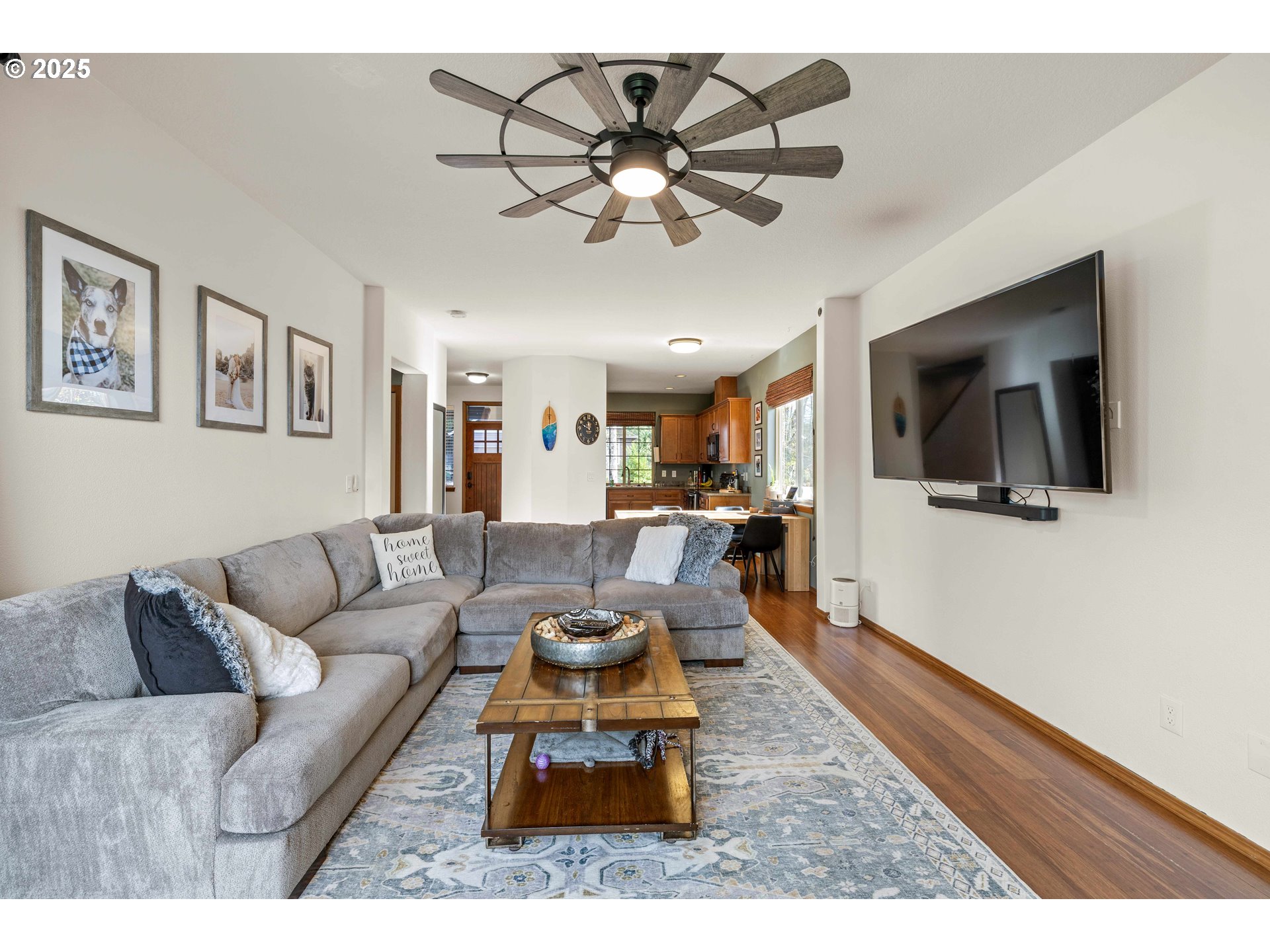 18465 Meadow Avenue Sandy, OR 97055 - Photo 9 of 43 a living room with furniture and a flat screen tv