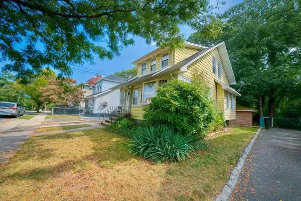a view of a house with a yard