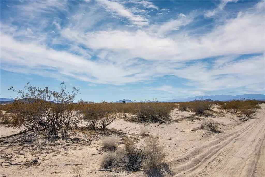 1400 Learco Joshua Tree, CA 92252 - Photo 15 of 15 a view of a sky