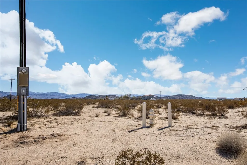 1400 Learco Joshua Tree, CA 92252 - Photo 3 of 15 a view of a sky view