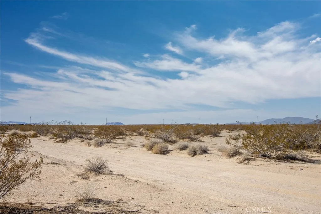 1400 Learco Joshua Tree, CA 92252 - Photo 9 of 15 a view of beach and city