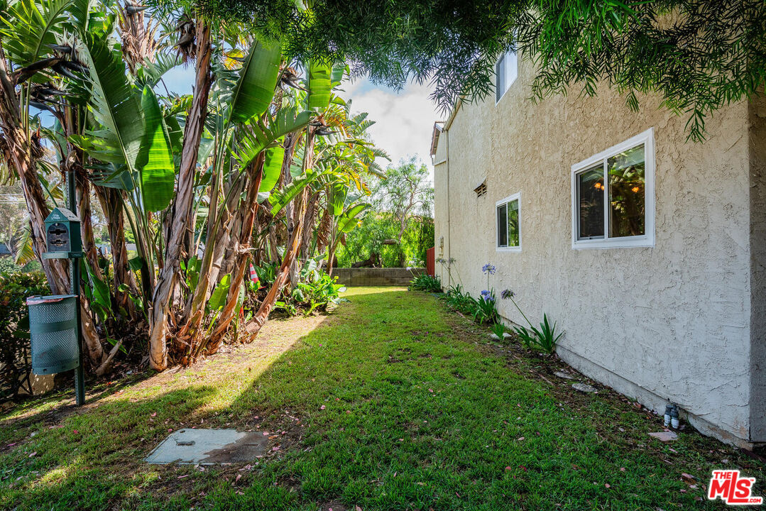 6475 Kanan Dume Road Malibu, CA 90265 - Photo 14 of 17 front view of a house with a yard