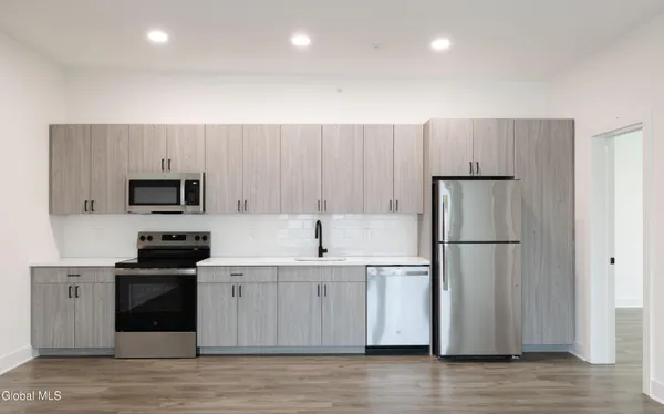 $1,950 | 33 Centre Street, Unit 3D, Albany, NY 12204