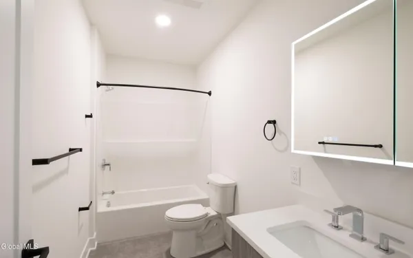 $1,950 | 33 Centre Street, Unit 3D, Albany, NY 12204