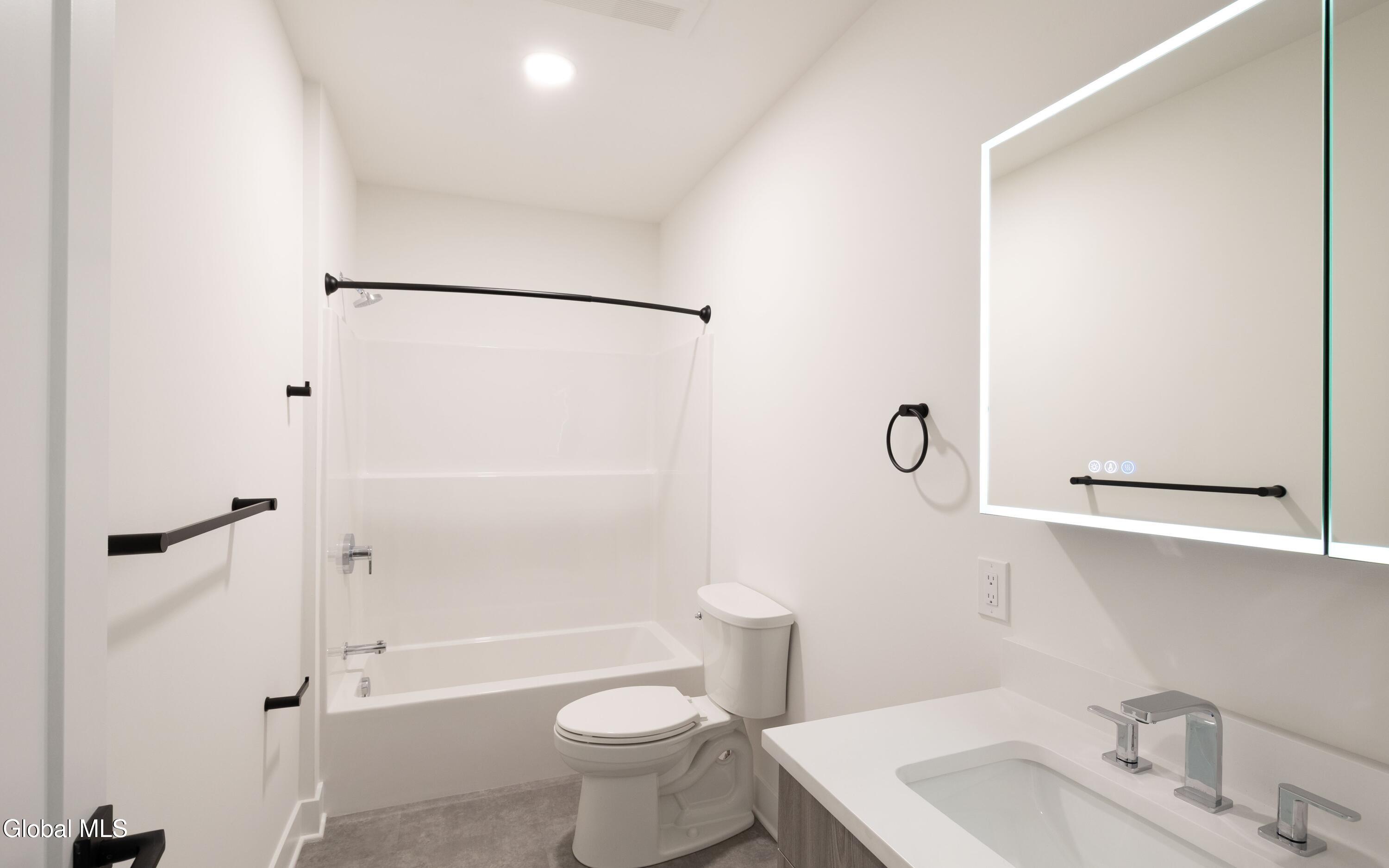 33 Centre Street, Unit 3D Albany, NY 12204 - Photo 3 of 9 33-Center-Street-Apartments_013