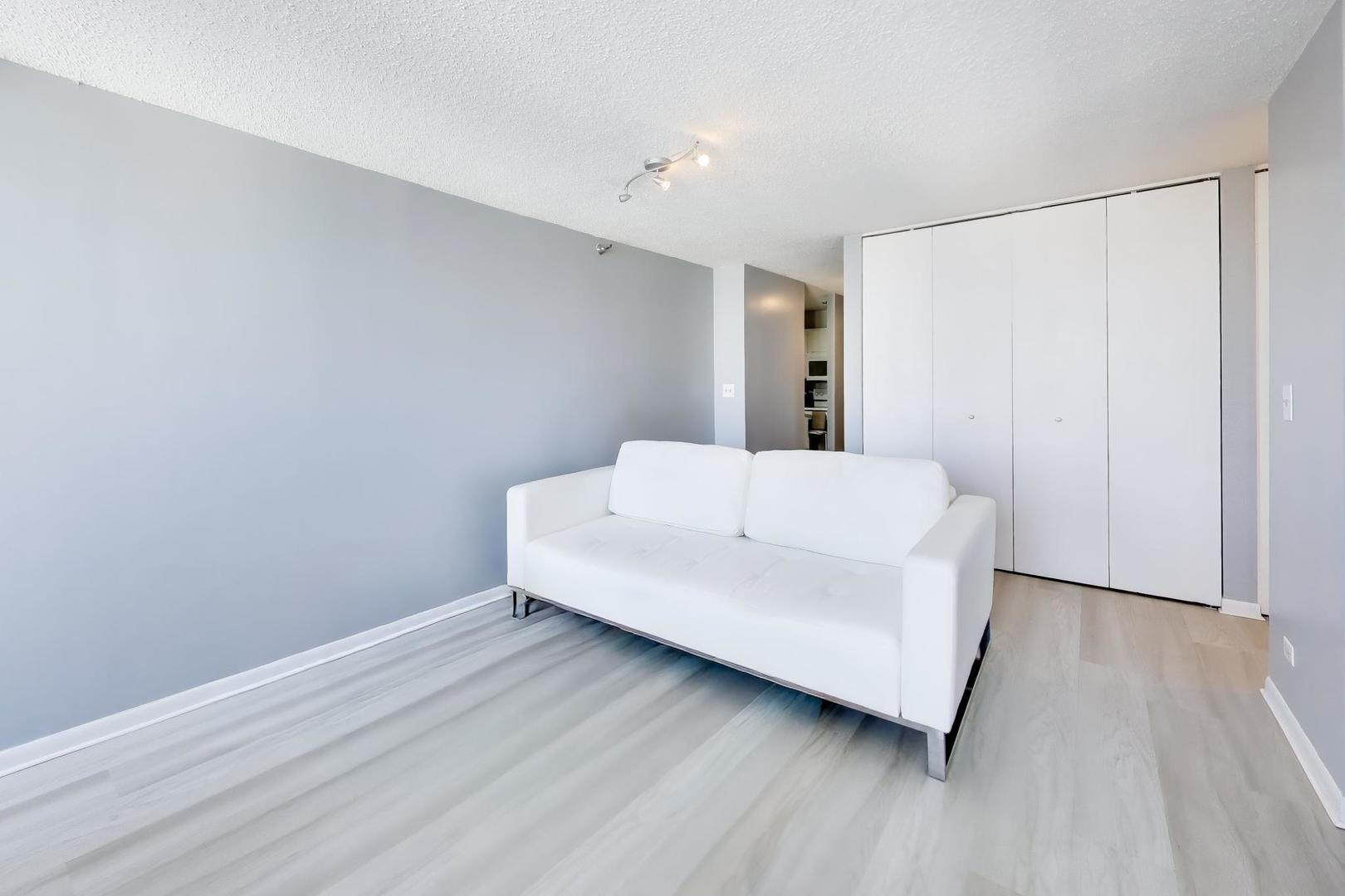 1122 North Clark Street, Unit 3705 Chicago, IL 60610 - Photo 17 of 38 a room with a bed and a night stand