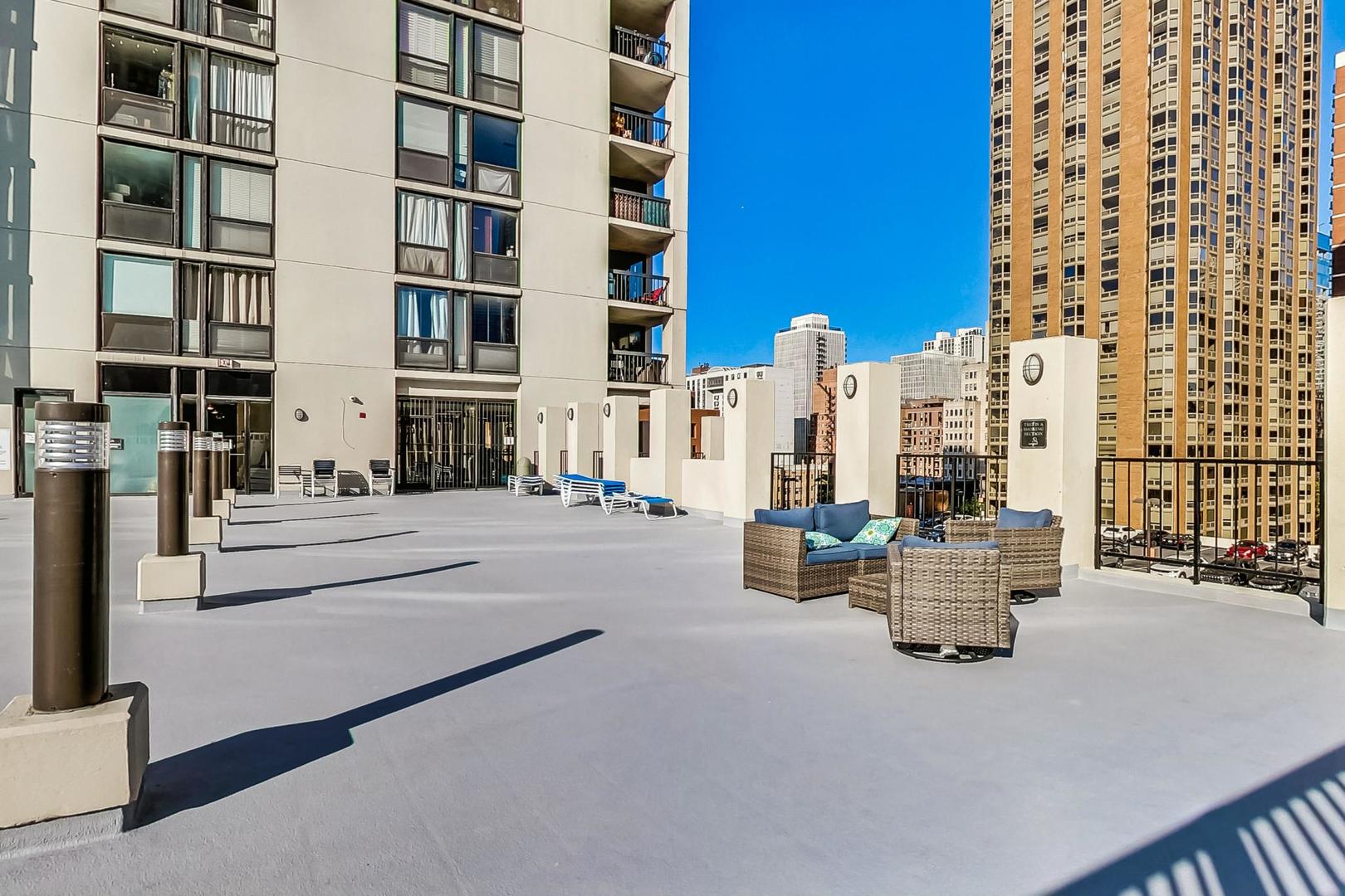 1122 North Clark Street, Unit 3705 Chicago, IL 60610 - Photo 22 of 38