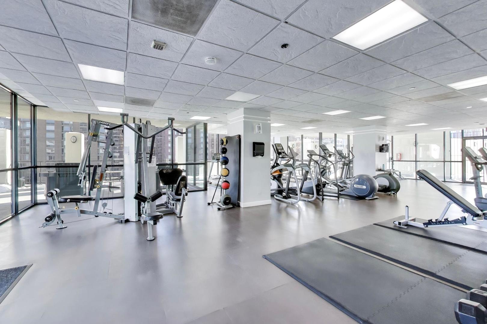 1122 North Clark Street, Unit 3705 Chicago, IL 60610 - Photo 24 of 38 a gym room with lots of furniture and a view of living room