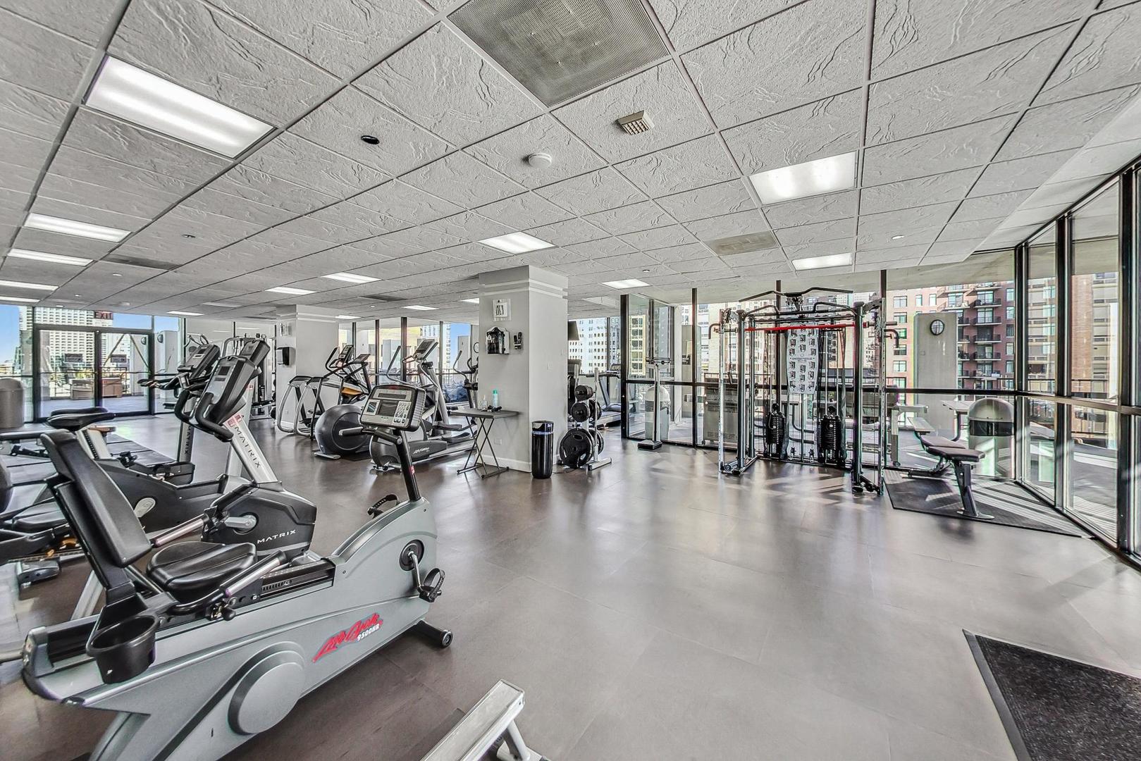 1122 North Clark Street, Unit 3705 Chicago, IL 60610 - Photo 28 of 38