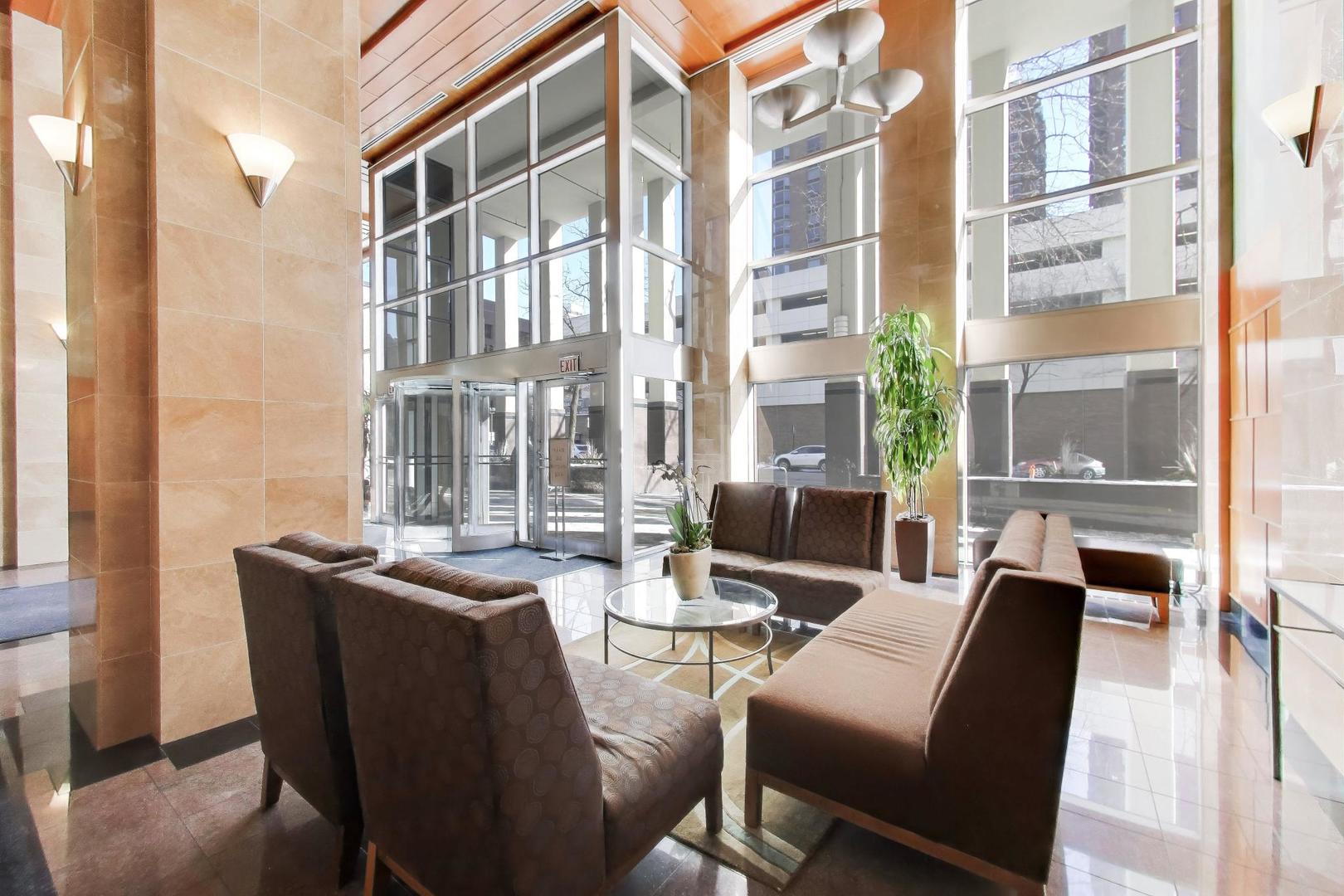 1122 North Clark Street, Unit 3705 Chicago, IL 60610 - Photo 3 of 38