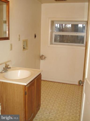 6213 Quinn Road Frederick, MD 21701 - Photo 11 of 11 Bathroom
