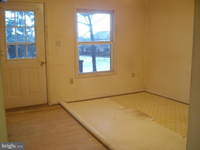 6213 Quinn Road Frederick, MD 21701 - Photo 6 of 11 Living Room