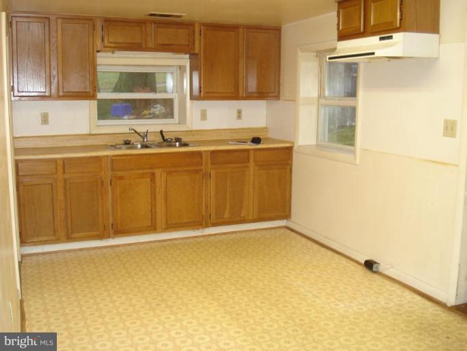 6213 Quinn Road Frederick, MD 21701 - Photo 9 of 11 Kitchen