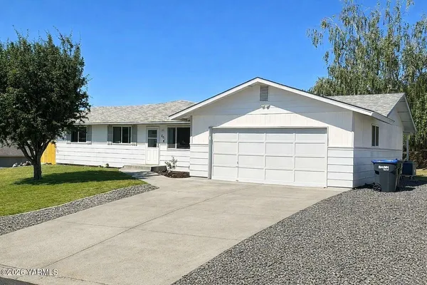 $384,950 | 801 North 4th Street, Selah, WA 98942