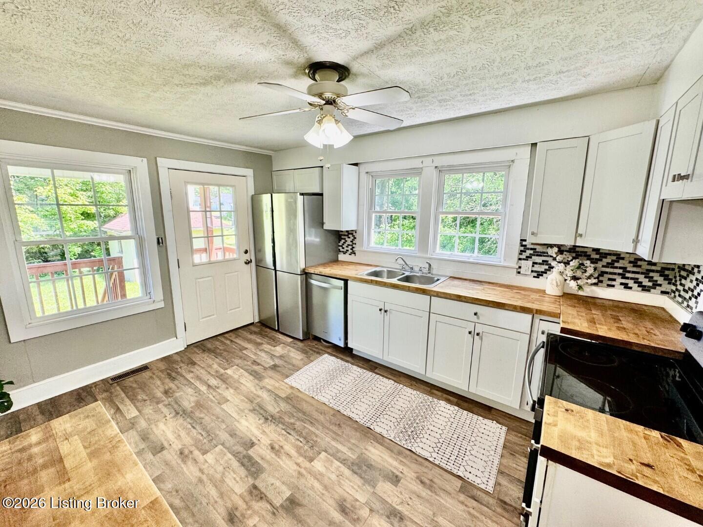55 Green Street Springfield, KY 40069 - Photo 7 of 26 007_Kitchen