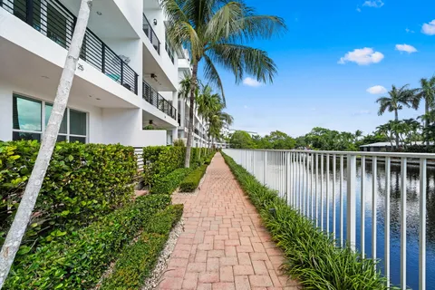 $948,500 | 2900 Northeast 12th Terrace, Unit 25, Oakland Park, FL 33334