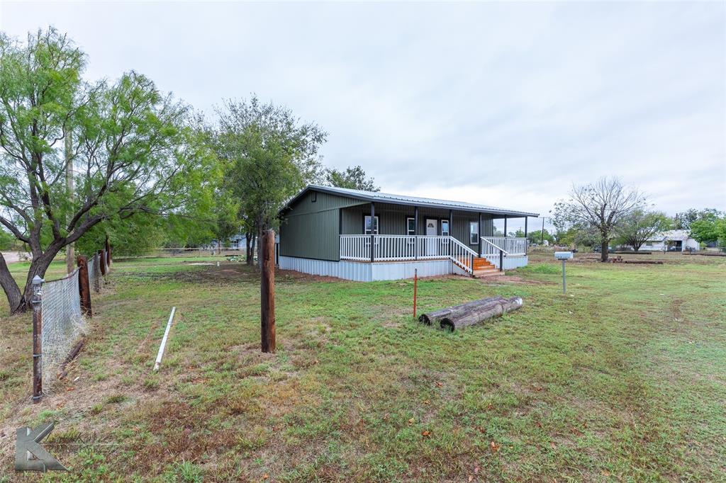 819 Southeast Ave B Hamlin, TX 79520 - Photo 5 of 29