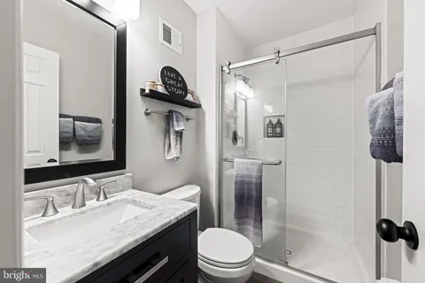$650,000 | 5725 Ridge View Drive, Alexandria, VA 22310