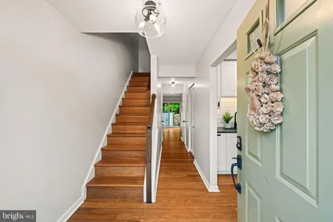 $650,000 | 5725 Ridge View Drive, Alexandria, VA 22310