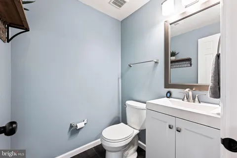 $650,000 | 5725 Ridge View Drive, Alexandria, VA 22310
