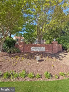 $650,000 | 5725 Ridge View Drive, Alexandria, VA 22310