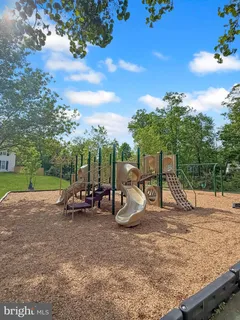 $650,000 | 5725 Ridge View Drive, Alexandria, VA 22310