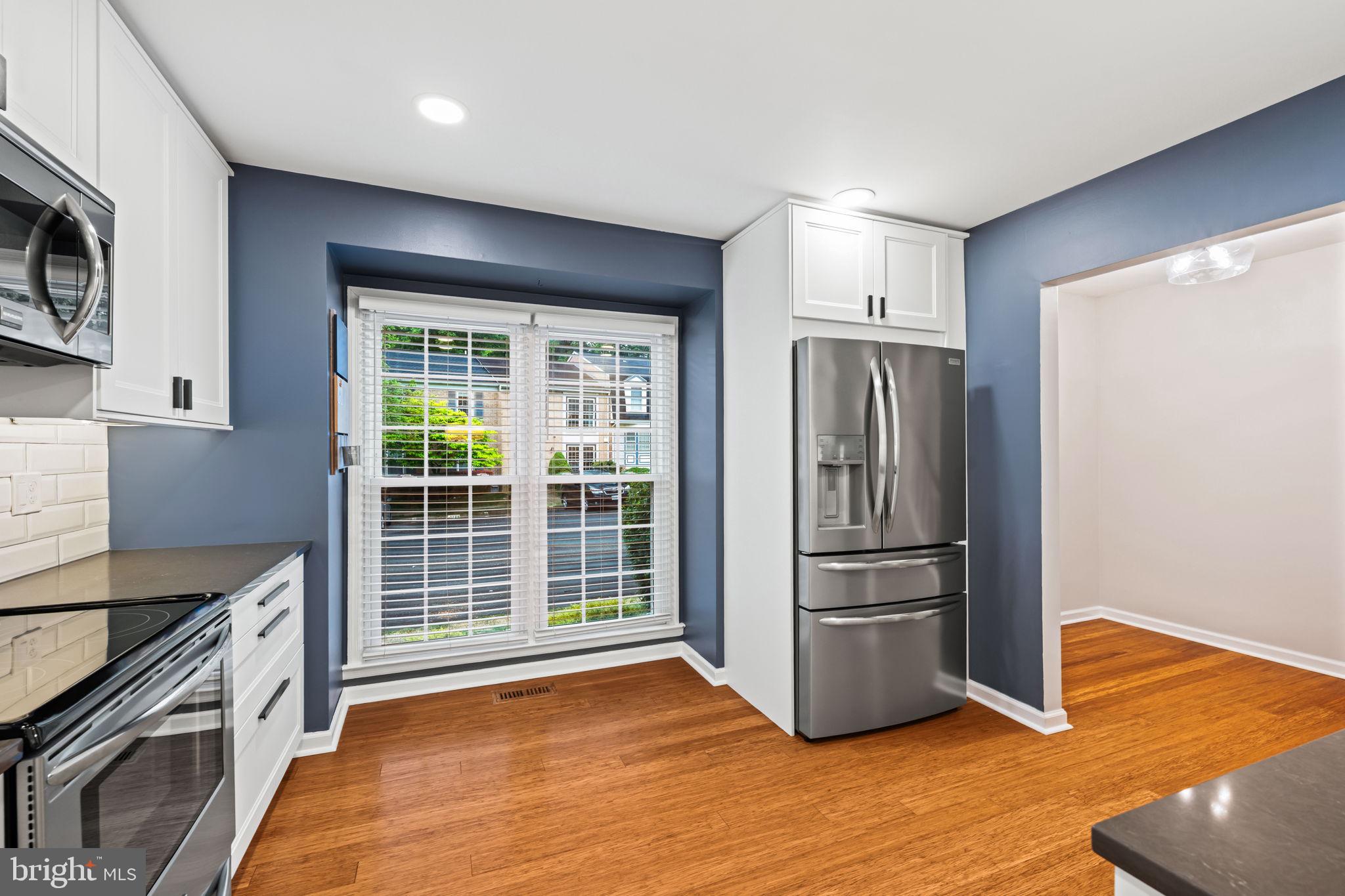 5725 Ridge View Drive Alexandria, VA 22310 - Photo 6 of 53 New stainless steel appliances