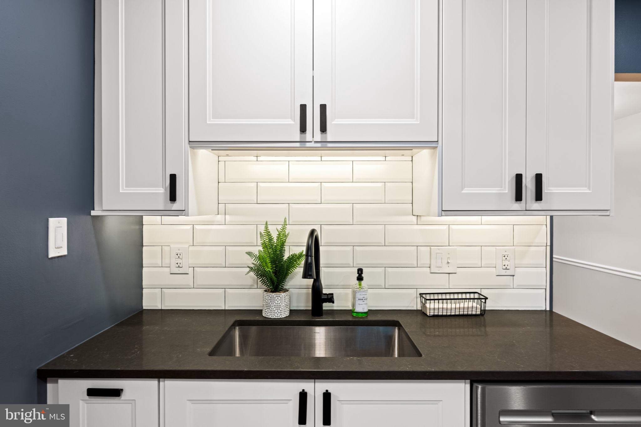 5725 Ridge View Drive Alexandria, VA 22310 - Photo 9 of 53 Beautiful stone countertops