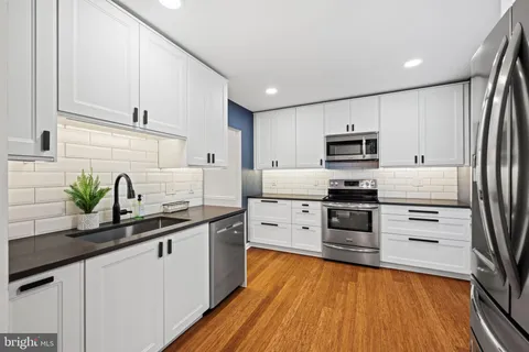 $650,000 | 5725 Ridge View Drive, Alexandria, VA 22310