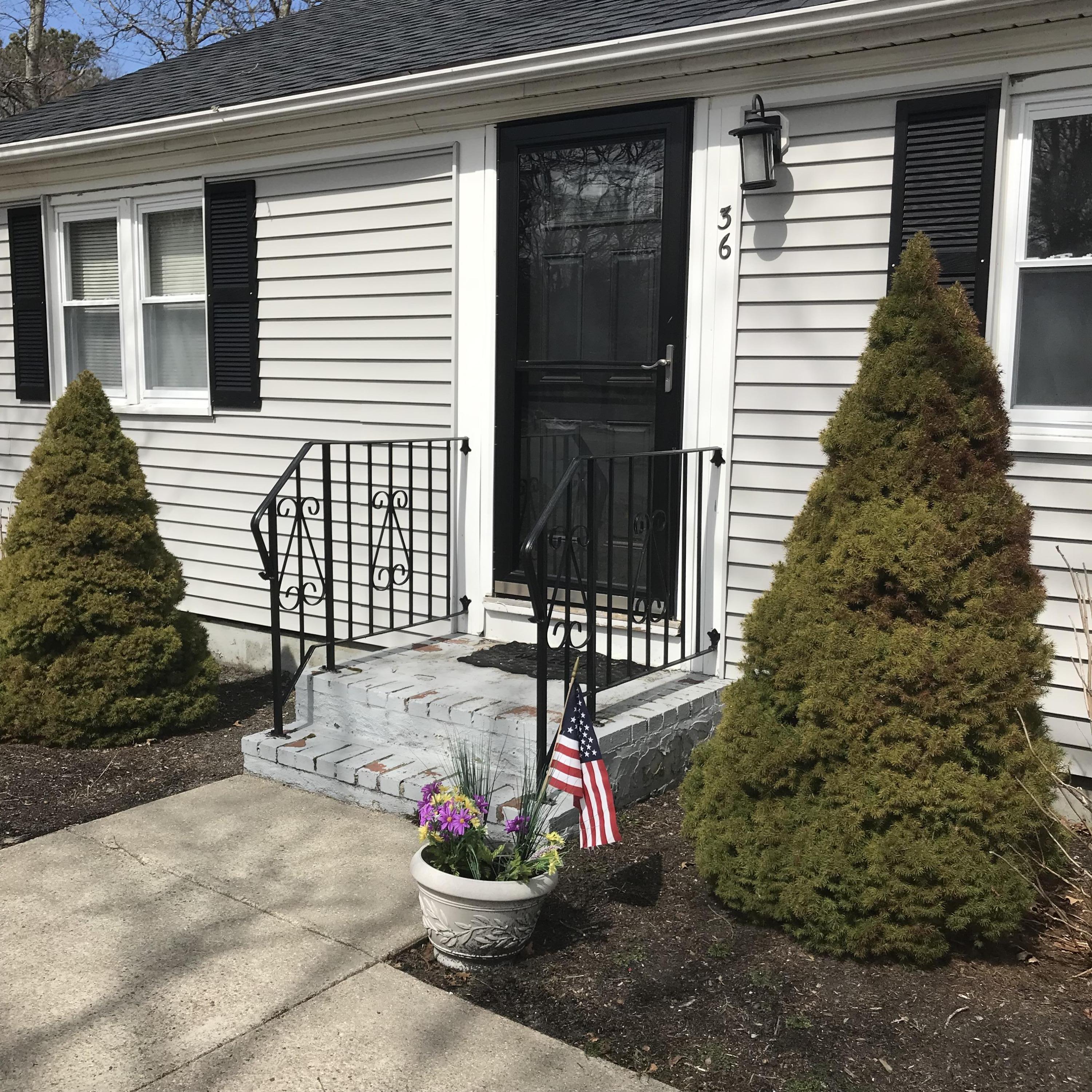 36 Somerset Road Mashpee, MA 02649 - Photo 3 of 17 a house view with a outdoor space