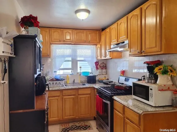 $1,400,000 | 171-28 103rd Road | Jamaica
