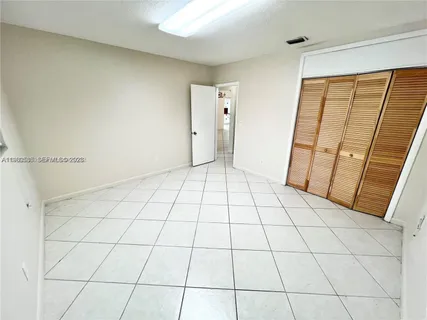 a view of a utility room