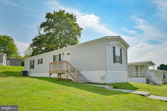 a view of a backyard of house