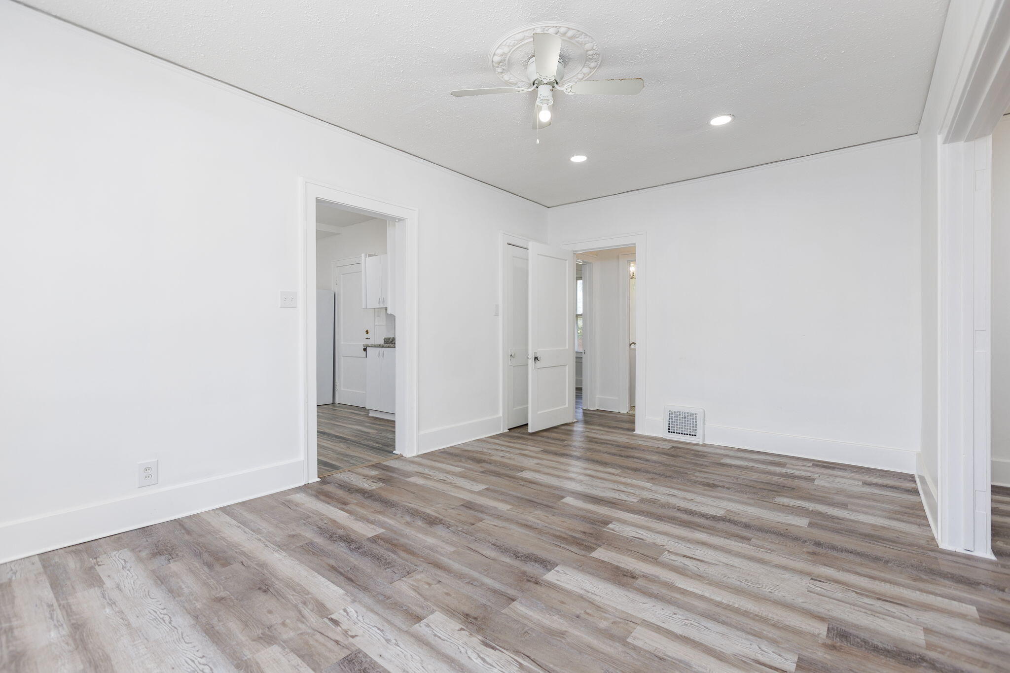 7359 Engleman Street Center Line, MI 48015 - Photo 11 of 23 11-web-or-mls-7359 Engleman (9 of 19)