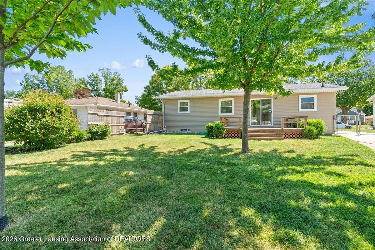 2104 Edwin Place Lansing, MI 48911 - Photo 29 of 31 27-Media Jett -27