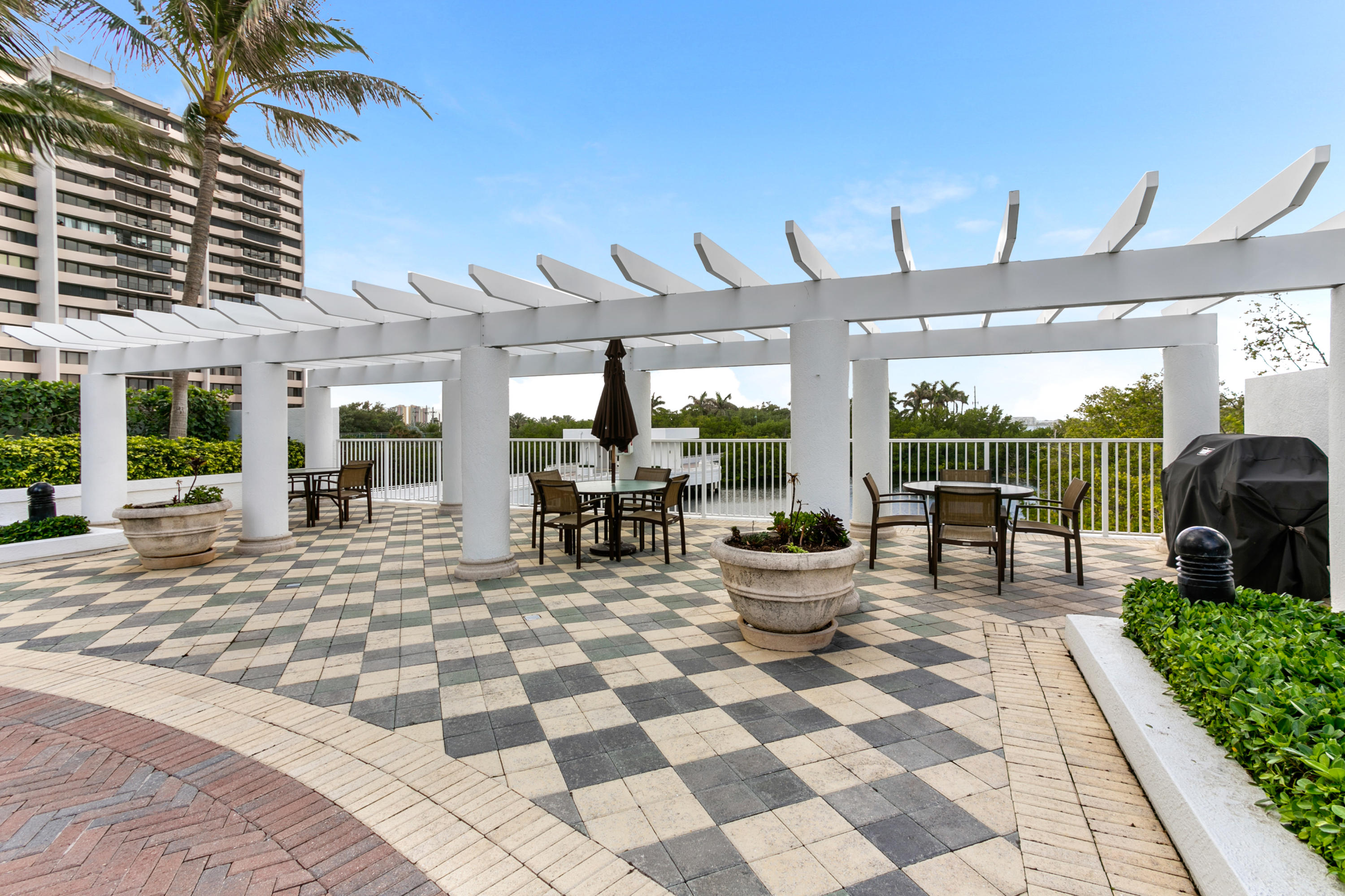 4600 North Ocean Drive, Unit 1901 Riviera Beach, FL 33404 - Photo 58 of 73 Courtyard 2