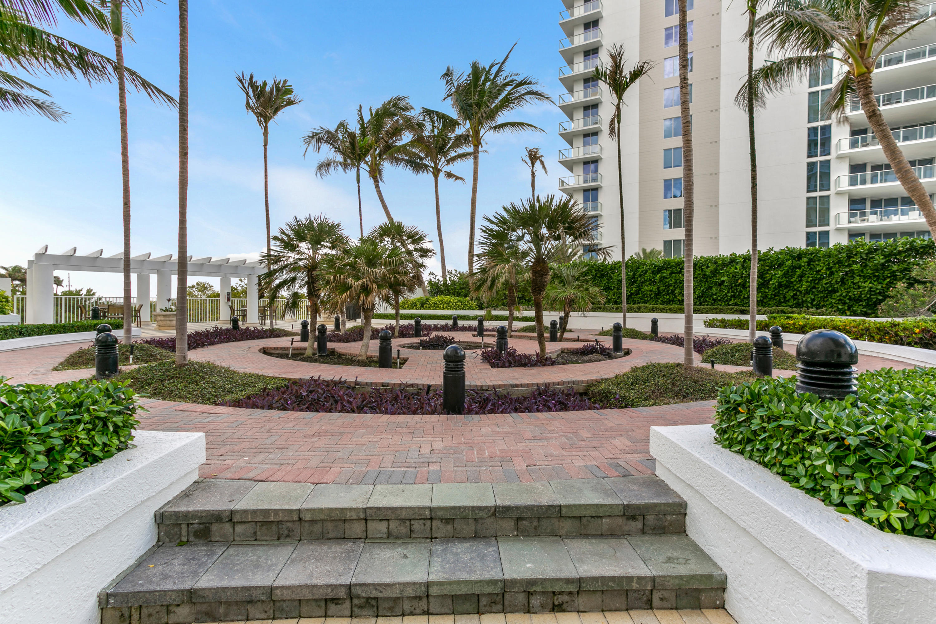 4600 North Ocean Drive, Unit 1901 Riviera Beach, FL 33404 - Photo 60 of 73 Courtyard