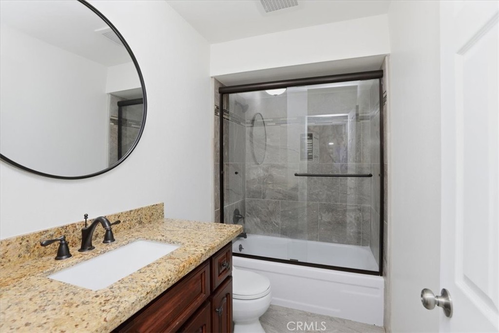 2272 El Capitan Drive Riverside, CA 92506 - Photo 25 of 33 Primary Bathroom
