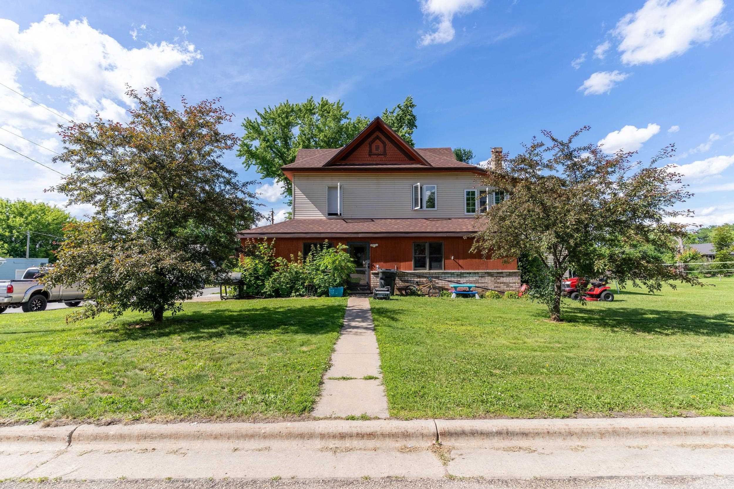 304 East 4th Street Manawa, WI 54949 - Photo 1 of 5