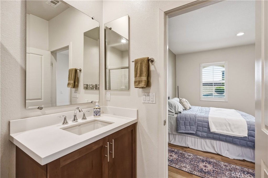 29853 White Ridge Road Winchester, CA 92596 - Photo 21 of 61 Downstairs en-suite bedroom with walk in closet