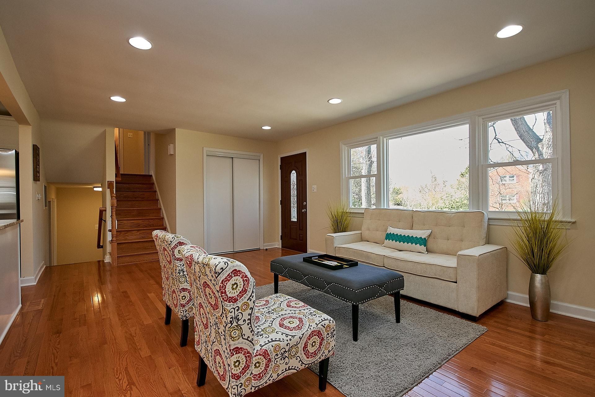 7019 Utica Street Springfield, VA 22150 - Photo 5 of 30 Living Room