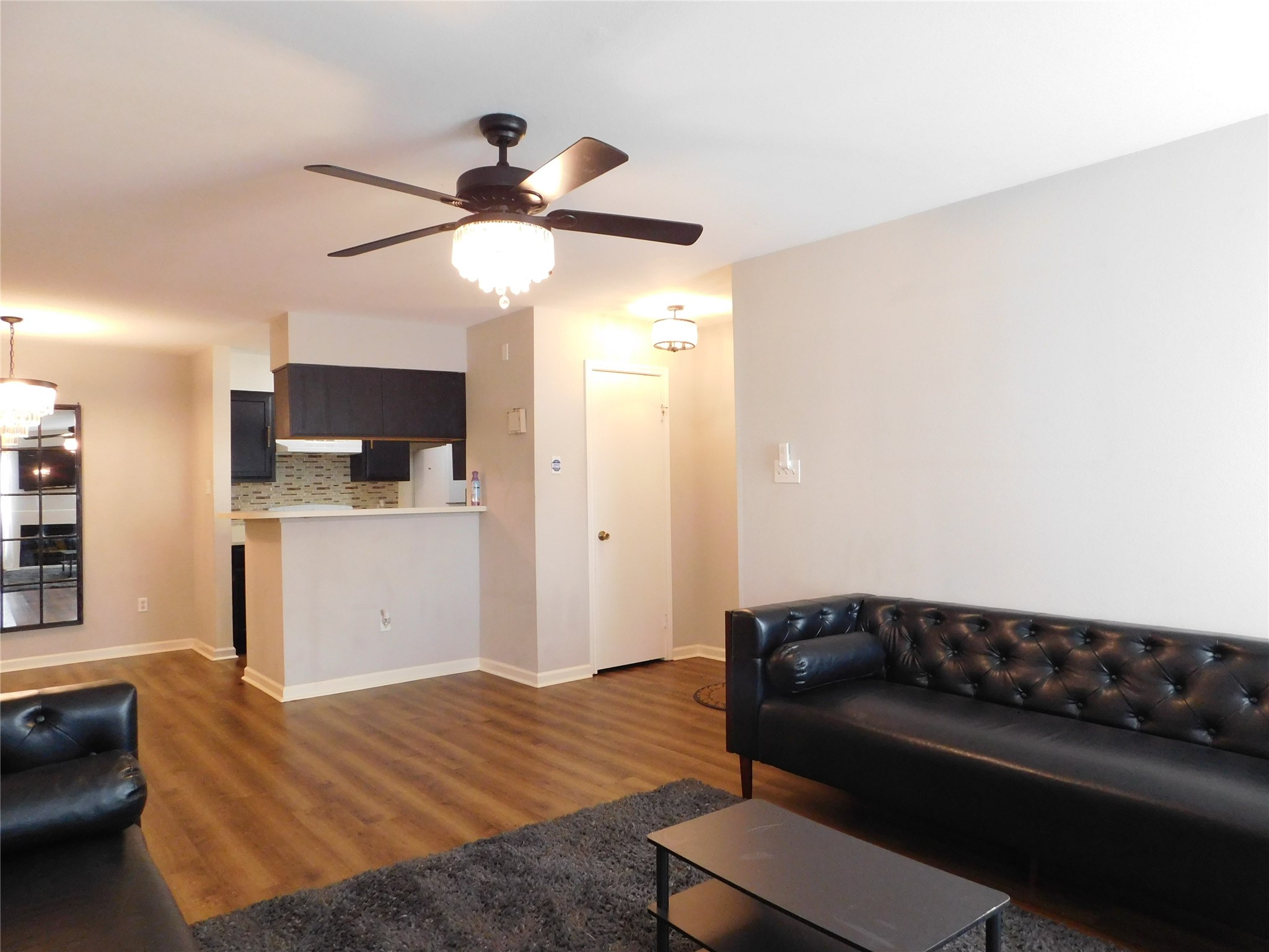 10101 South Gessner Road, Unit 912 Houston, TX 77071 - Photo 8 of 47 a bedroom with a bed and a television