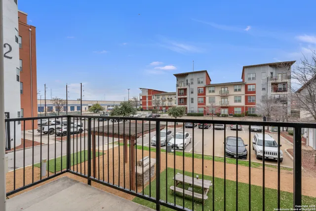 $2,200 | 939 South Frio Street, Unit 2006, San Antonio, TX 78207