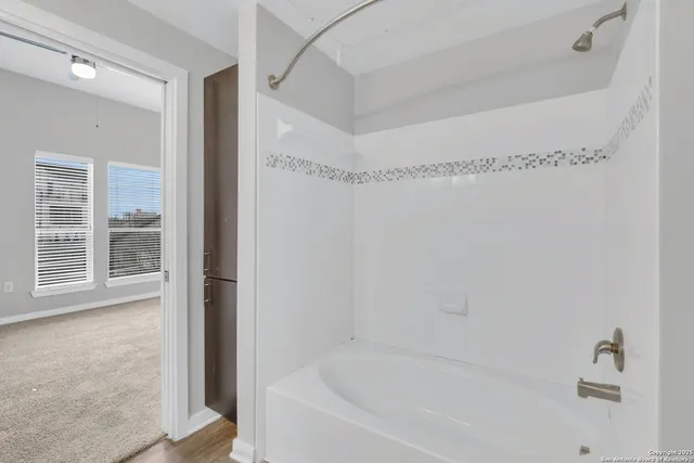 $2,200 | 939 South Frio Street, Unit 2006, San Antonio, TX 78207